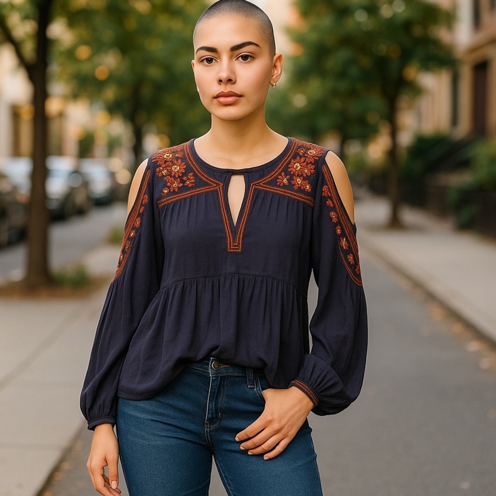 🦅 AE BOHO cold shoulder embroidered top Sz S
